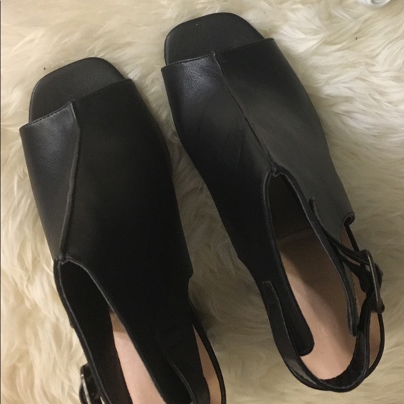 ♠️Black Leather Peep Toe Black Heel Booties NWOT - Picture 2 of 5